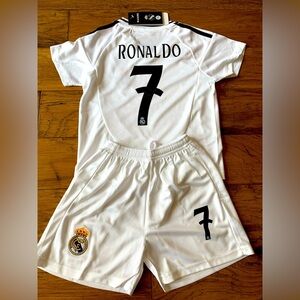 Youth Cristiano Ronaldo Kids Small 6-7 Soccer Jersey set - Real Madrid Size 24…